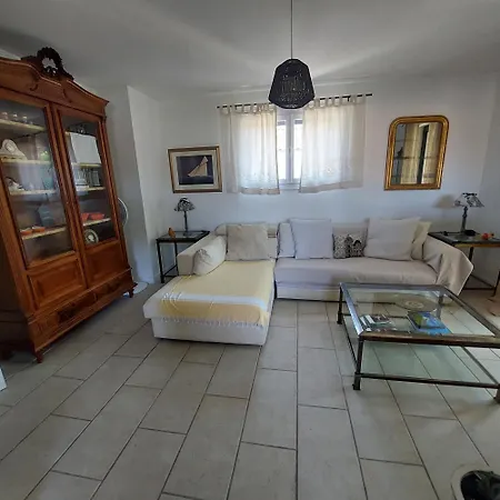 Fauvette17 Holiday home *