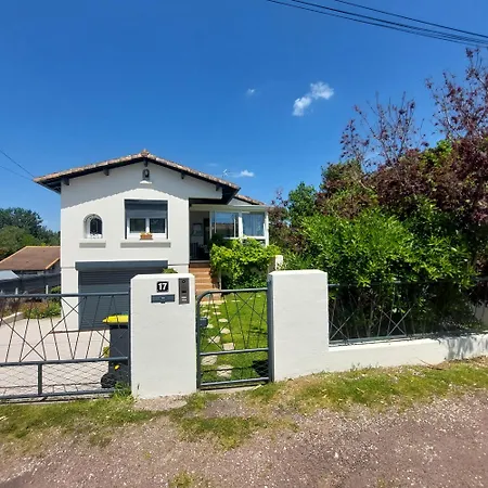 Fauvette17 Holiday home *